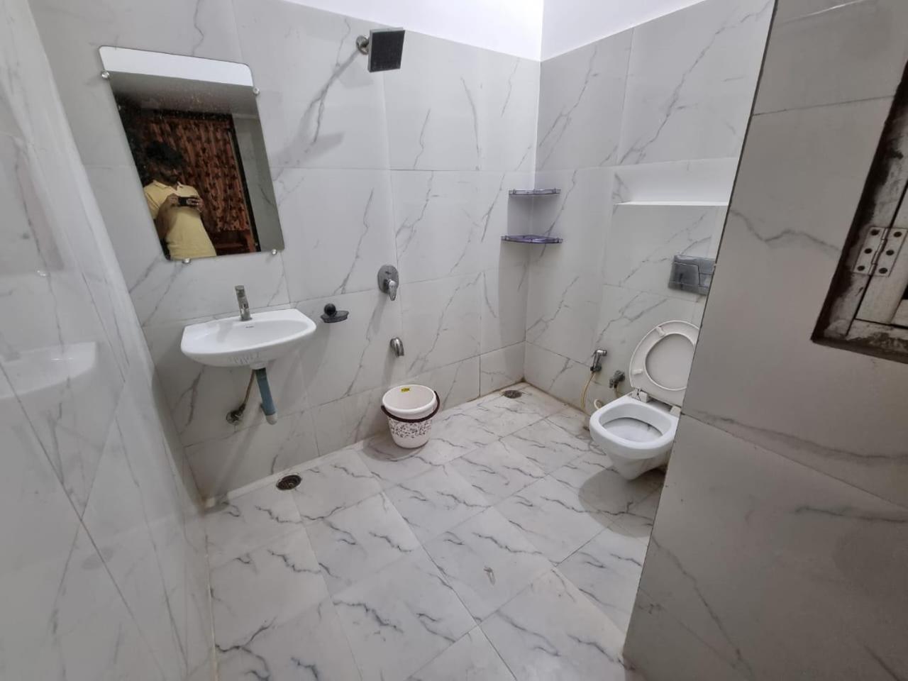 Leela Homestay Jabalpur - Lily - 2 Bhk Luxury Appartment Exterior foto