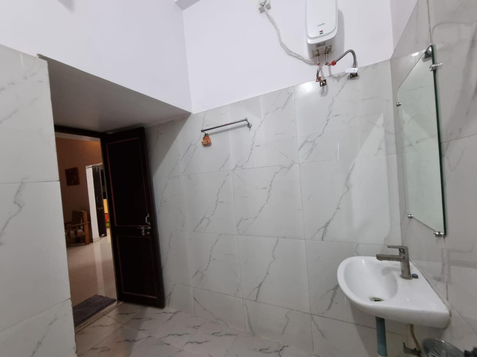 Leela Homestay Jabalpur - Lily - 2 Bhk Luxury Appartment Exterior foto